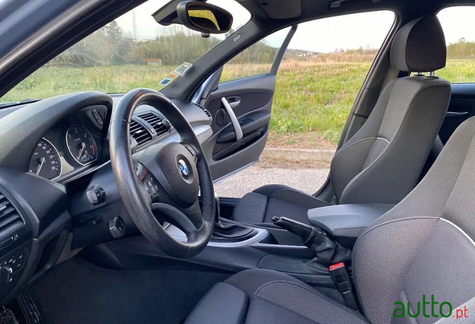 2008' BMW 120 photo #2