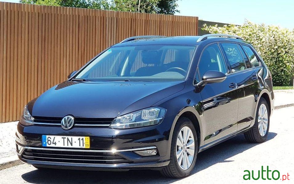 2017' Volkswagen Golf Variant photo #3