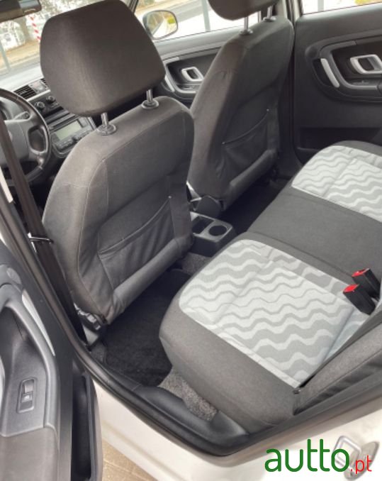 2008' Skoda Fabia photo #5