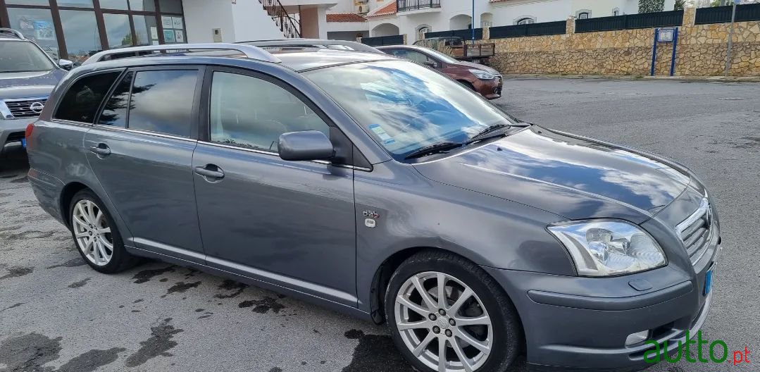 2005' Toyota Avensis Sw photo #4