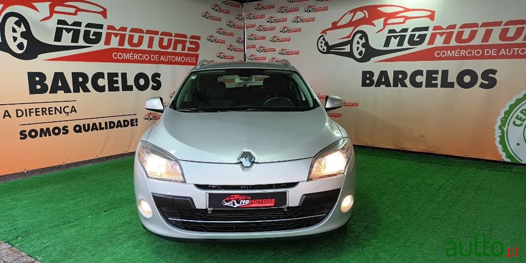 2011' Renault Megane Sport Tourer photo #2