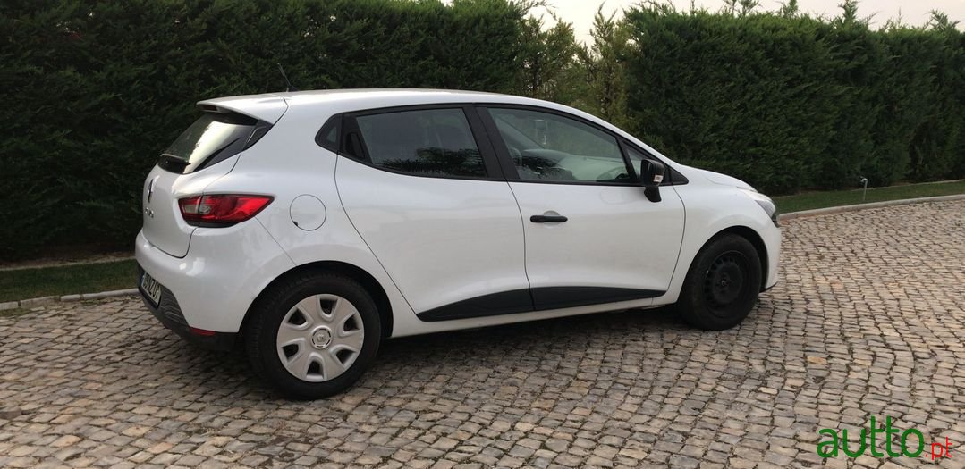 2013' Renault Clio photo #2