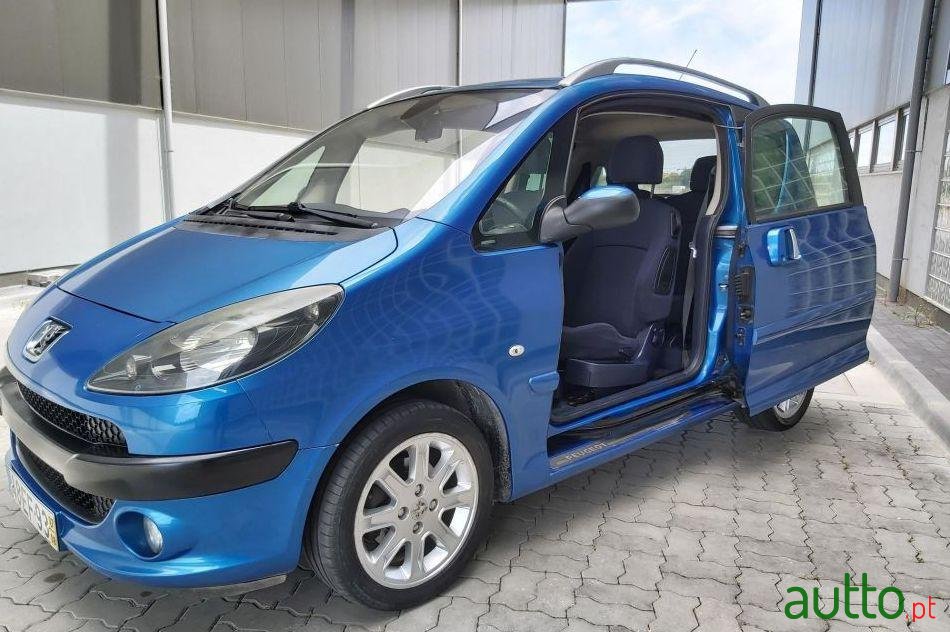 2007' Peugeot 1007 1.4 Hdi Sporty photo #1