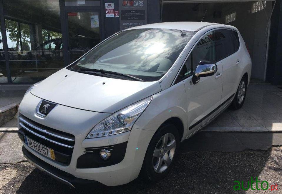 2013' Peugeot 3008 Hy4 200 Cv photo #2