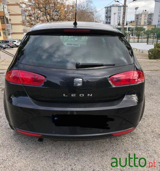 2010' SEAT Leon photo #3