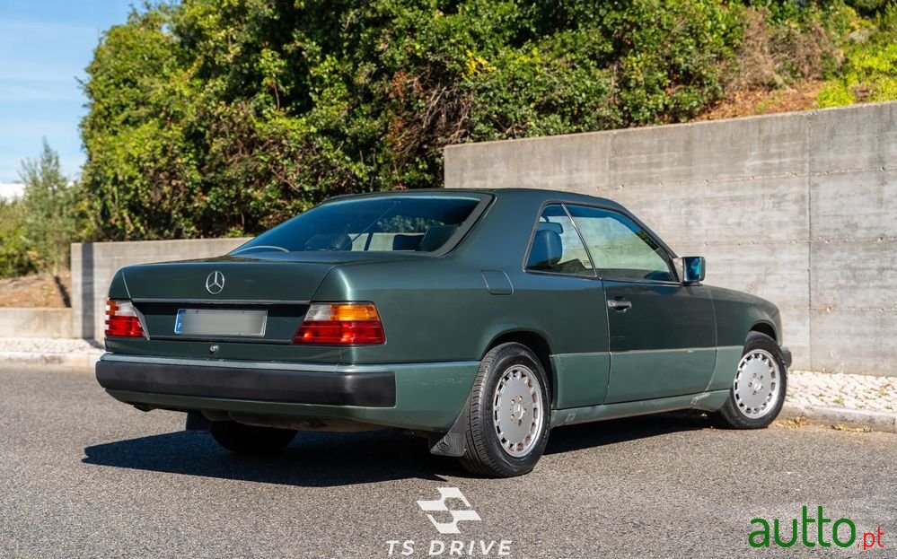 1991' Mercedes-Benz W124 230 Ce photo #2