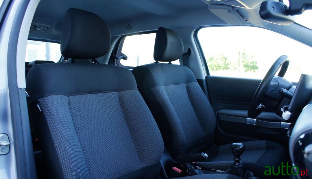 2018' Citroen C4 Cactus photo #6