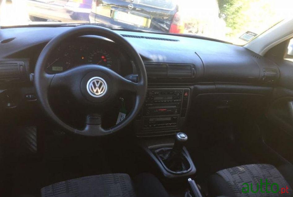 2000' Volkswagen Passat photo #2