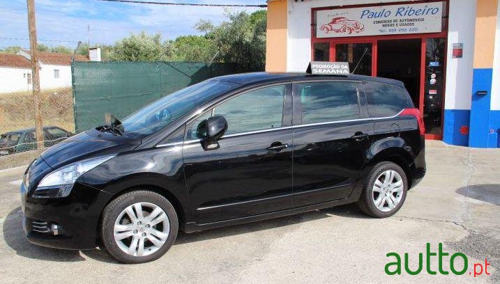 2010' Peugeot 5008 1.6 Hdi Exclusive Aut photo #1