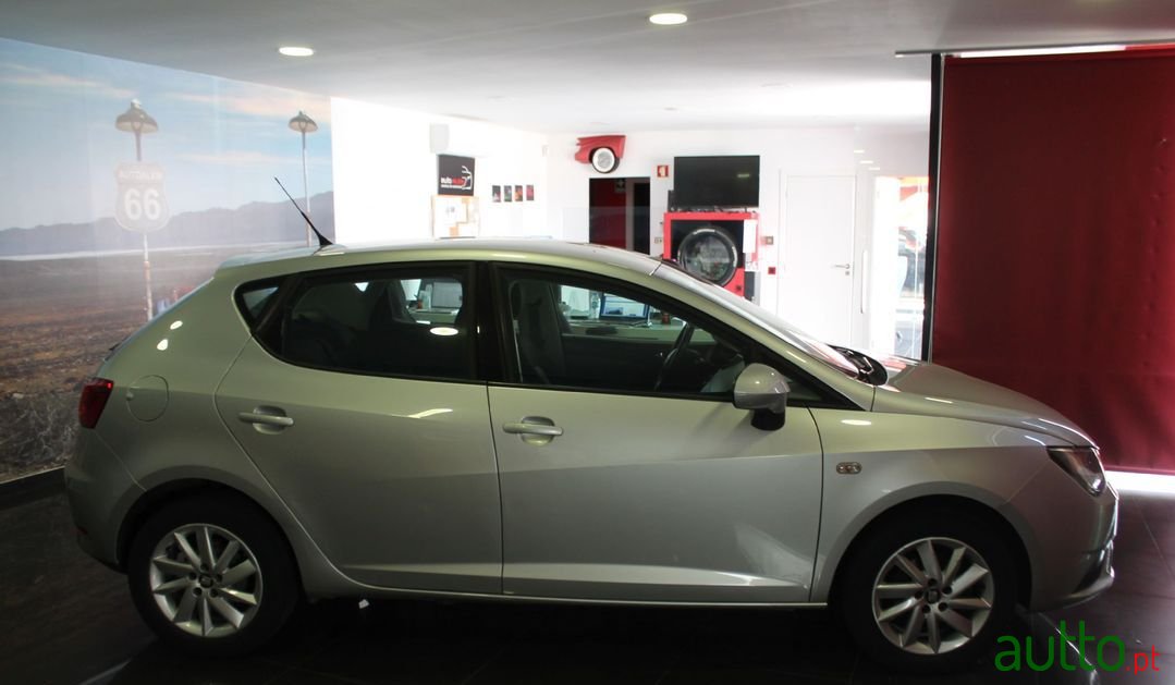 2014' SEAT Ibiza photo #5