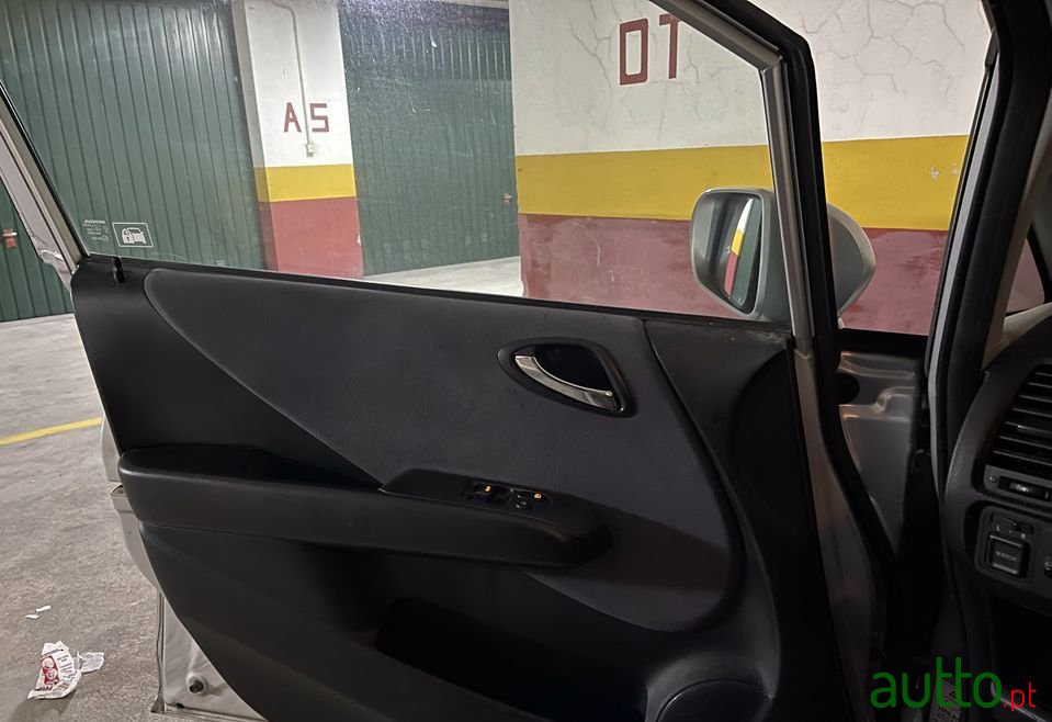 2005' Honda Jazz photo #6