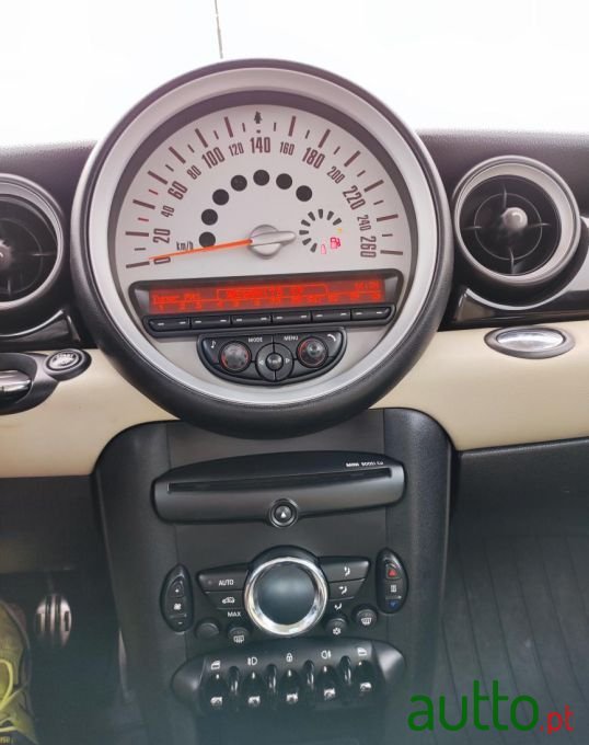 2011' MINI Cooper photo #4