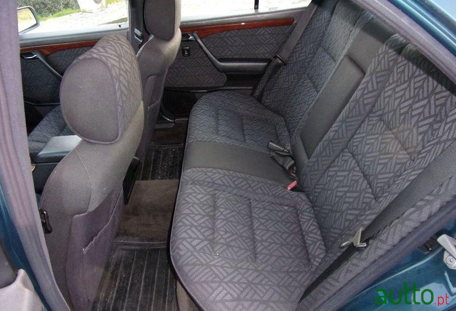 1995' Mercedes-Benz C-180 Elegance photo #2