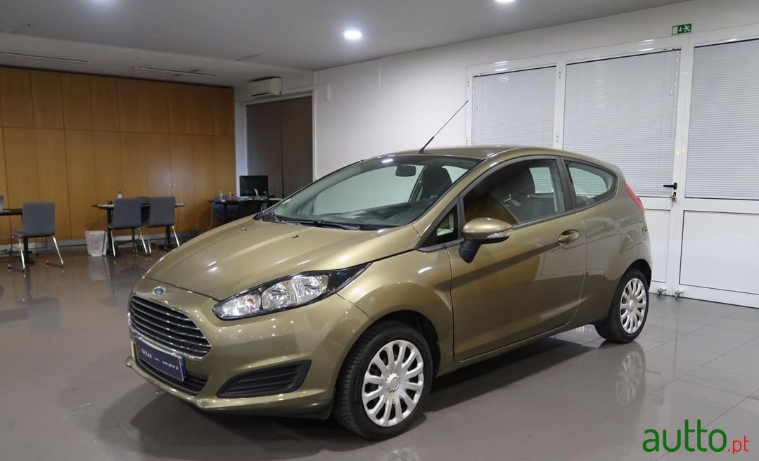 2013' Ford Fiesta photo #1