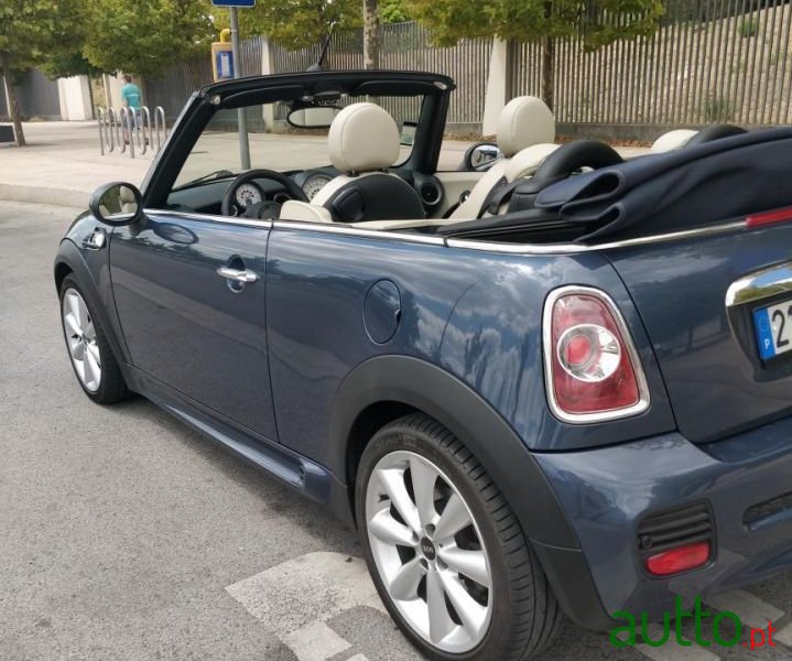 2010' MINI Cabrio photo #3