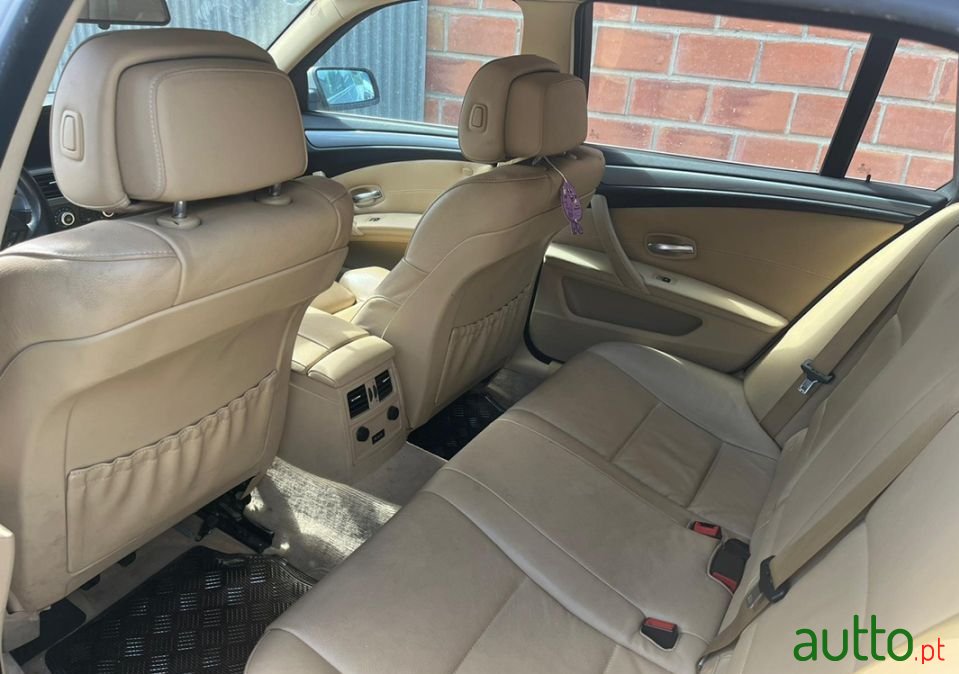 2007' BMW 520 photo #5