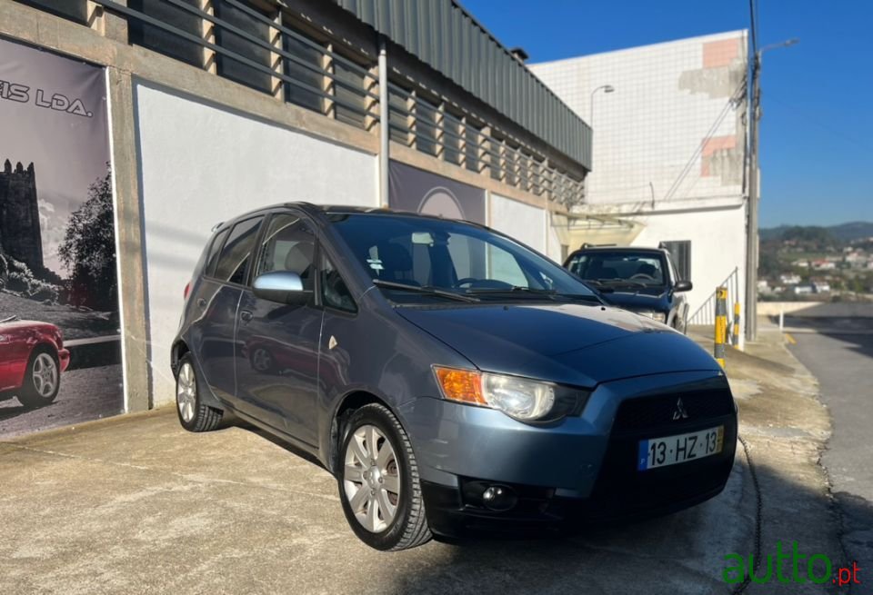 2009' Mitsubishi Colt photo #3