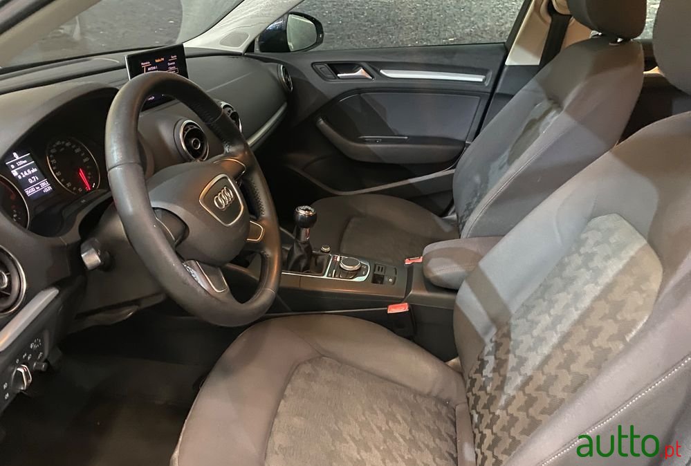 2013' Audi A3 Sportback photo #5