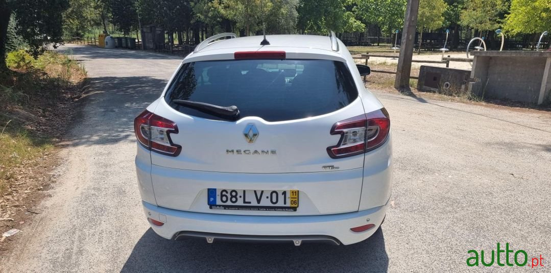 2011' Renault Megane Sport Tourer photo #4