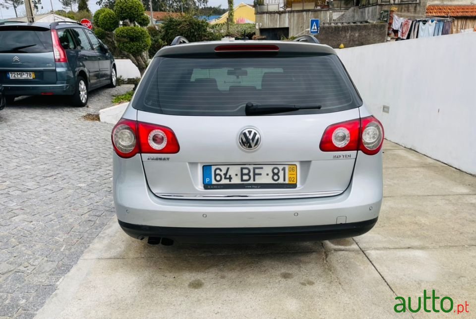 2005' Volkswagen Passat photo #5