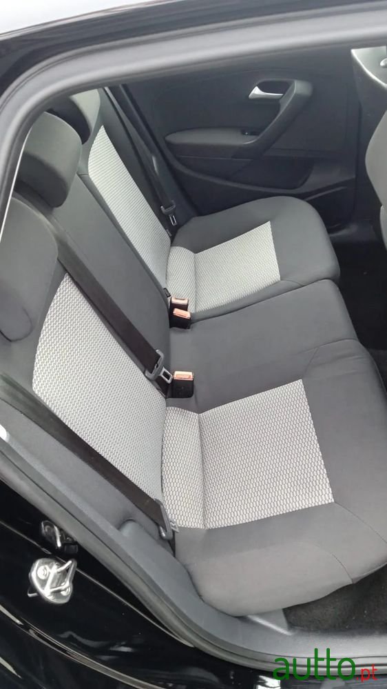 2013' Volkswagen Polo photo #5