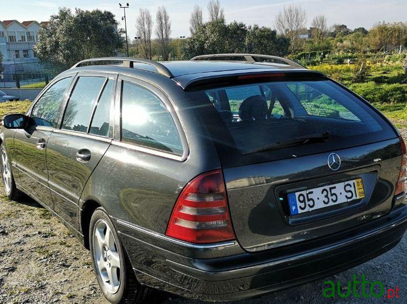 2001' Mercedes-Benz C-220 Cdi photo #1