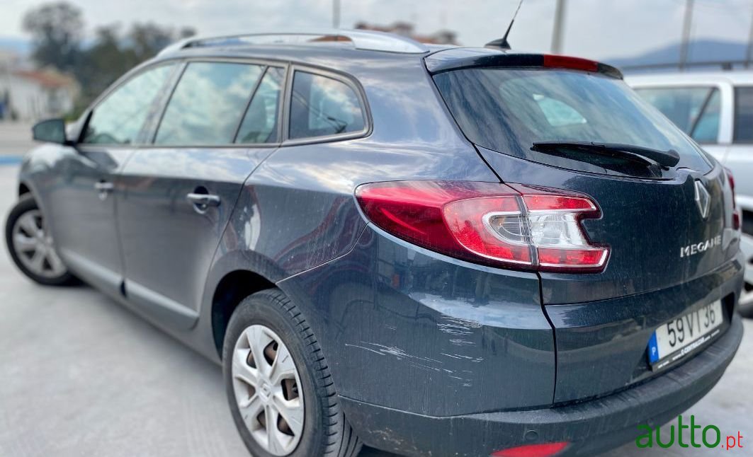2011' Renault Megane Sport Tourer photo #2