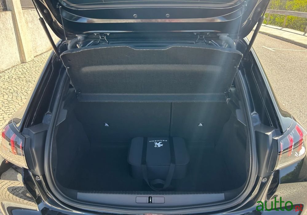 2021' Peugeot e-208 50 Kwh Gt photo #3