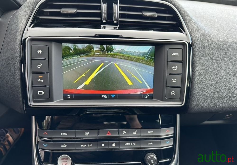 2016' Jaguar XE 20D Aut. R-Sport photo #3