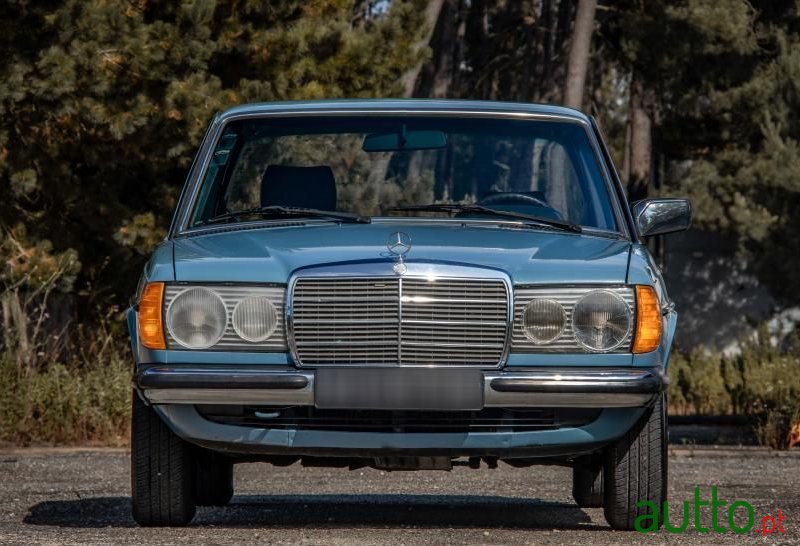 1981' Mercedes-Benz 200 photo #5