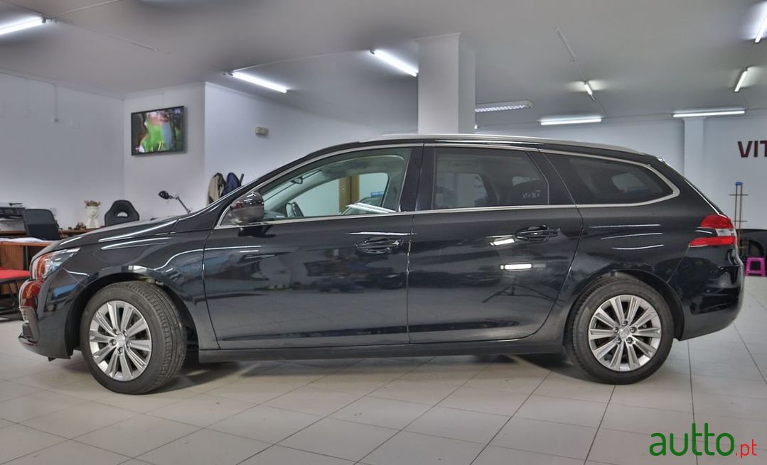 2018' Peugeot 308 Sw photo #2
