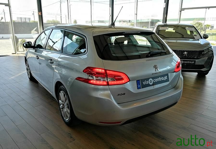 2017' Peugeot 308 Sw photo #2