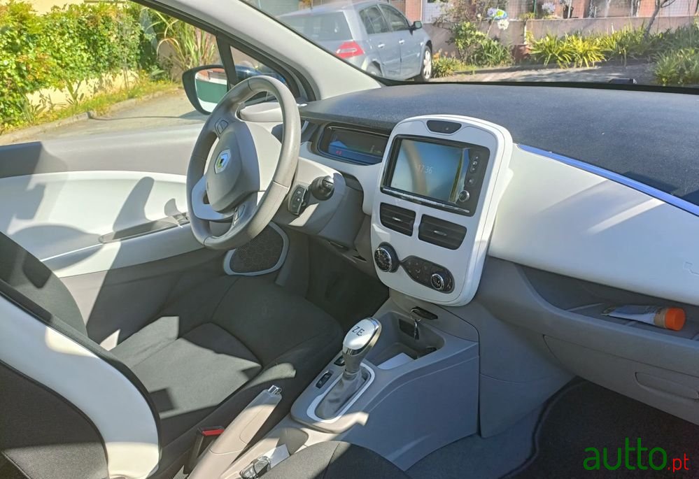 2015' Renault Zoe photo #2