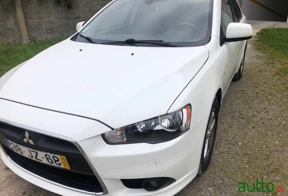 2010' Mitsubishi Lancer Sportback photo #3