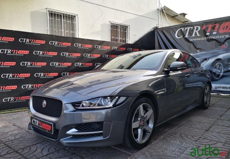 2016' Jaguar Xe photo #2