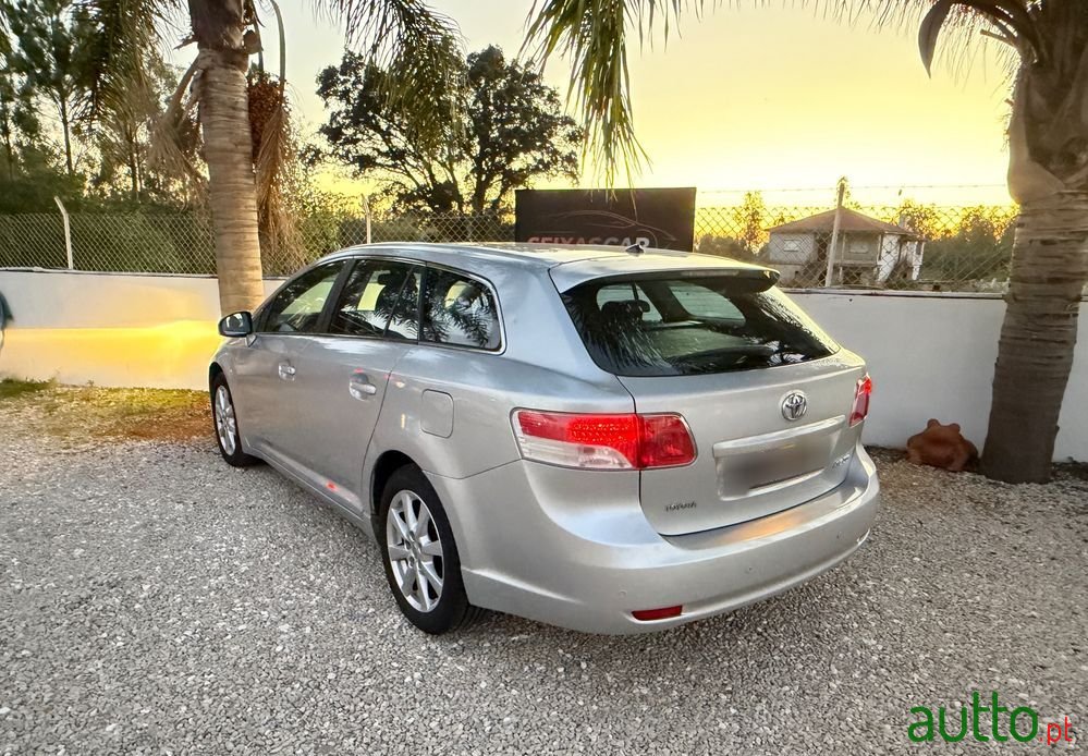 2010' Toyota Avensis photo #2
