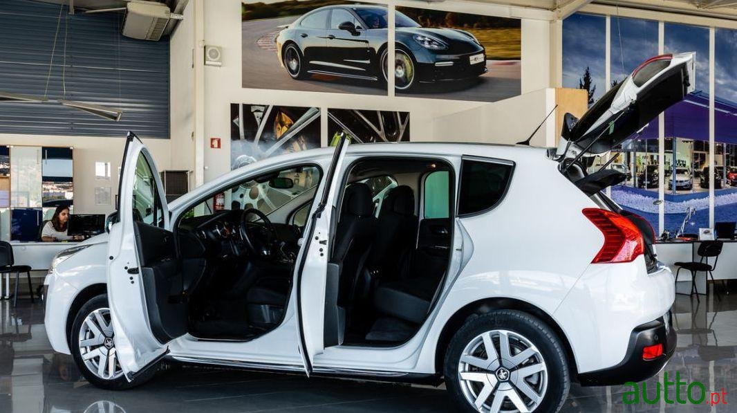 2012' Peugeot 3008 photo #3