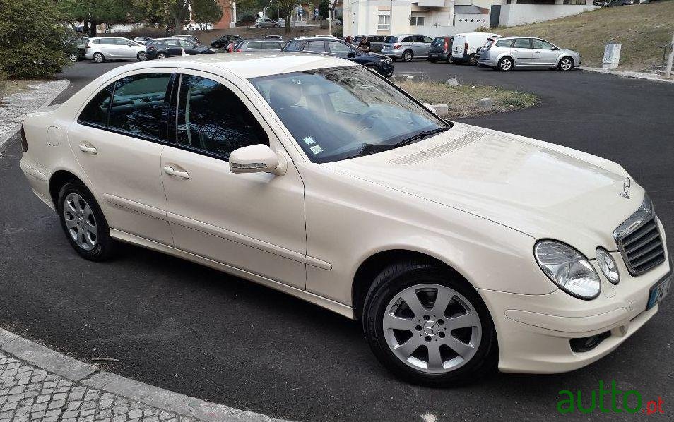 2006' Mercedes-Benz E-220 Cdi Classic photo #1