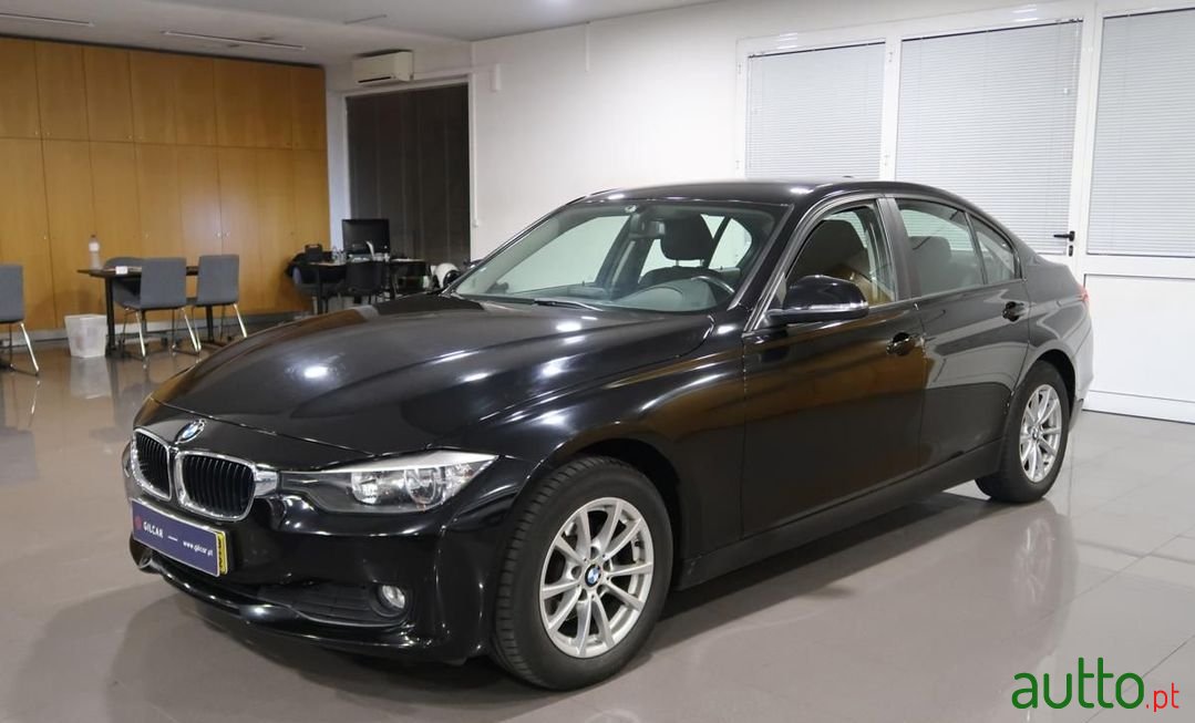 2013' BMW 318 photo #1