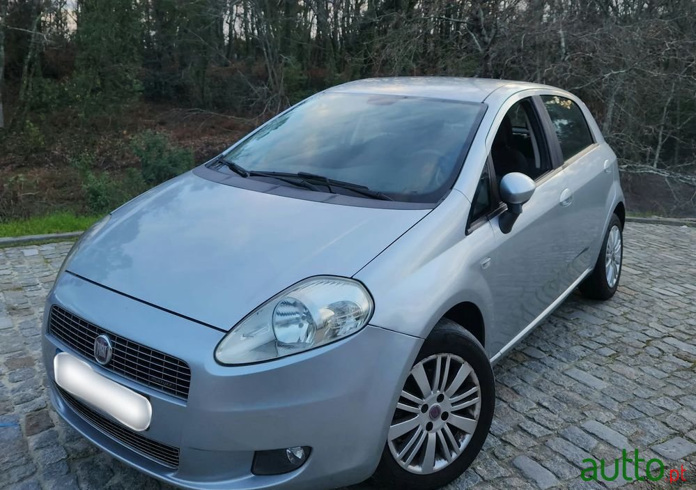 2009' Fiat Grande Punto photo #3