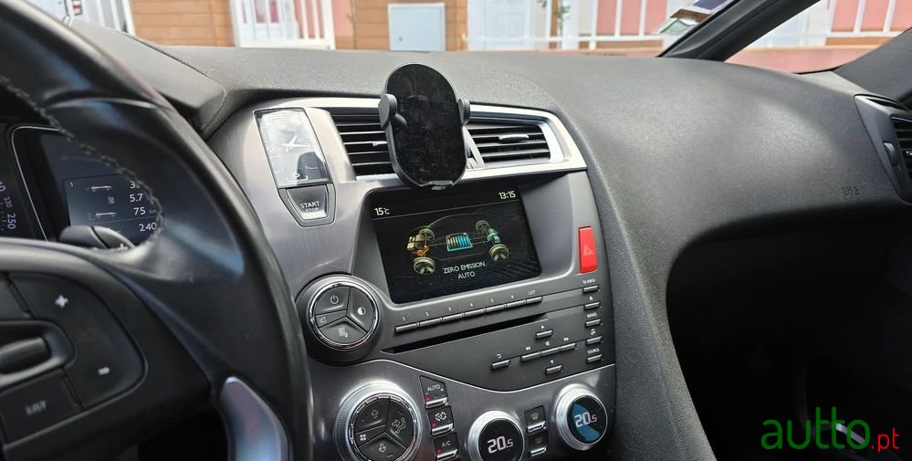 2013' Citroen DS5 photo #5