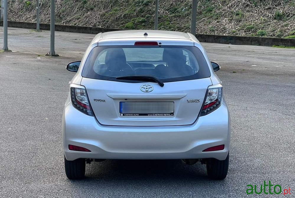 2014' Toyota Yaris photo #5