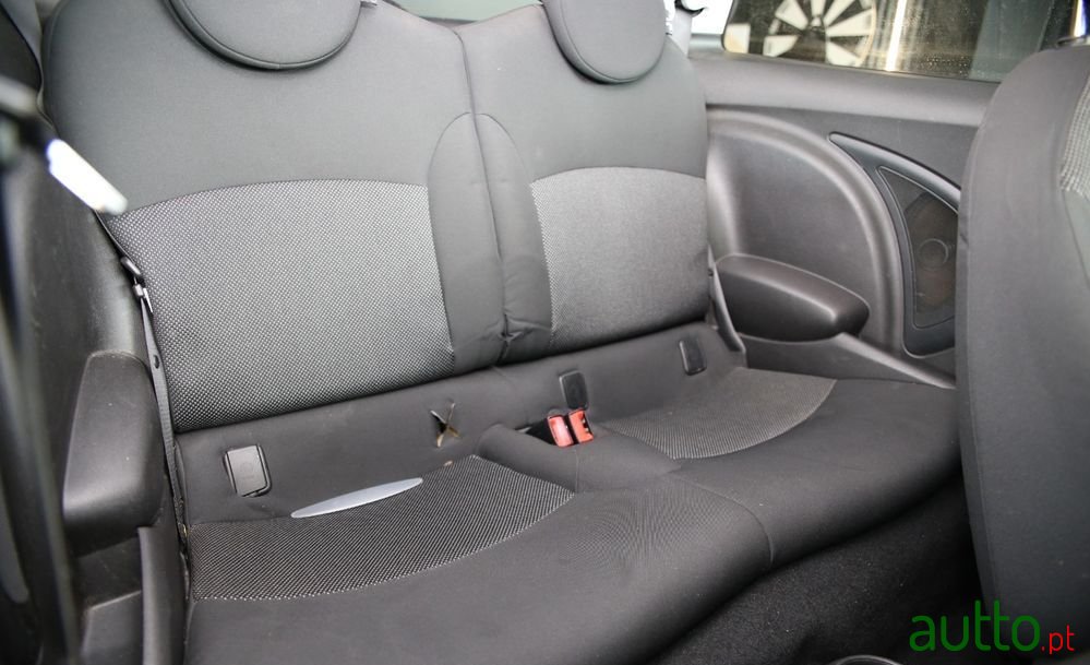 2008' MINI One 3 Portas photo #5