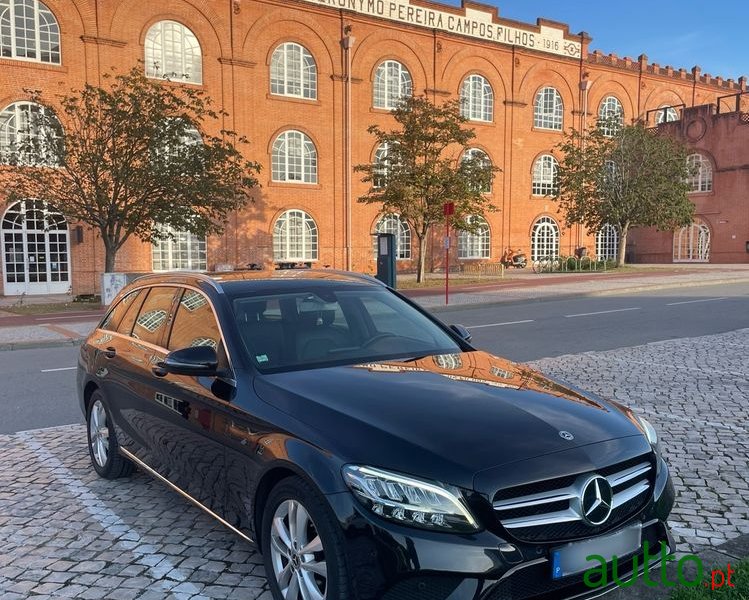 2019' Mercedes-Benz Classe C photo #3