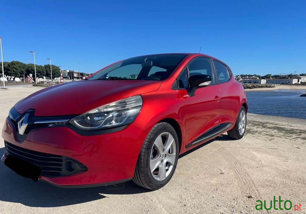 2012' Renault Clio photo #1