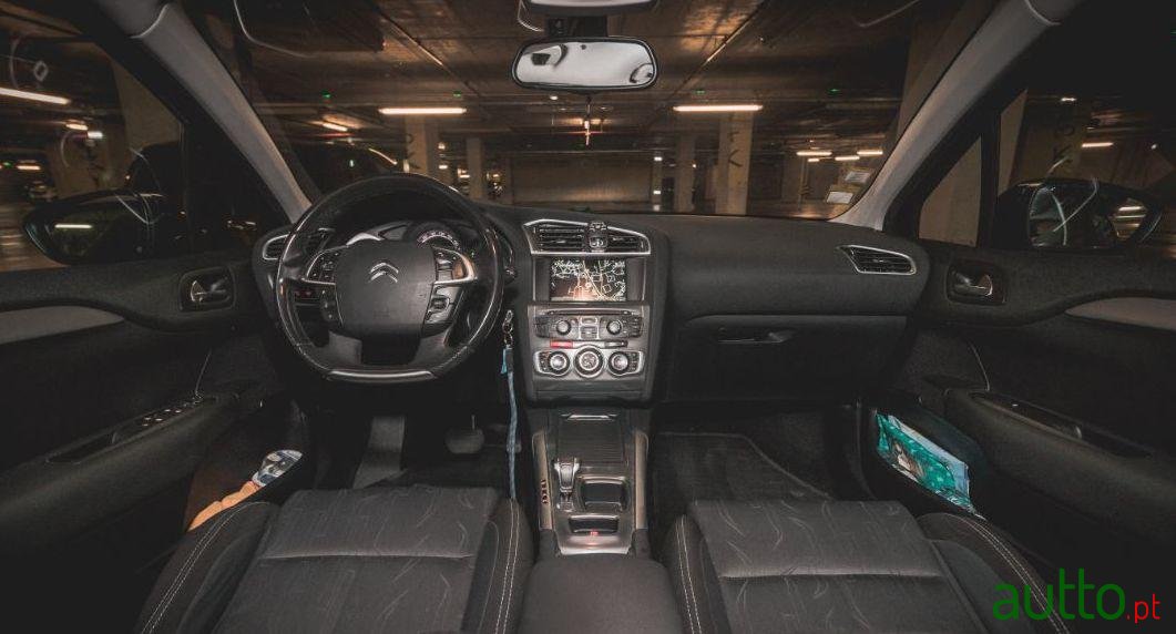 2012' Citroen C4 photo #1