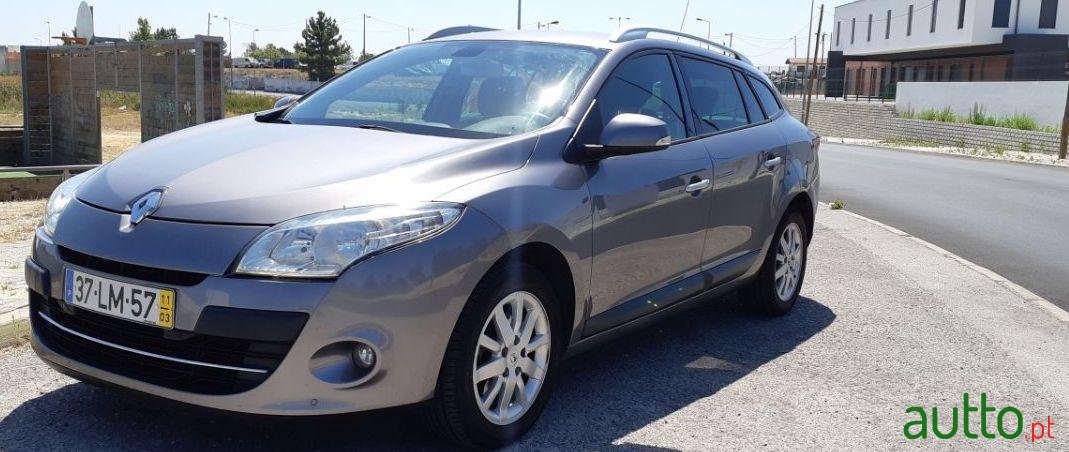 2011' Renault Megane Sport Tourer photo #2