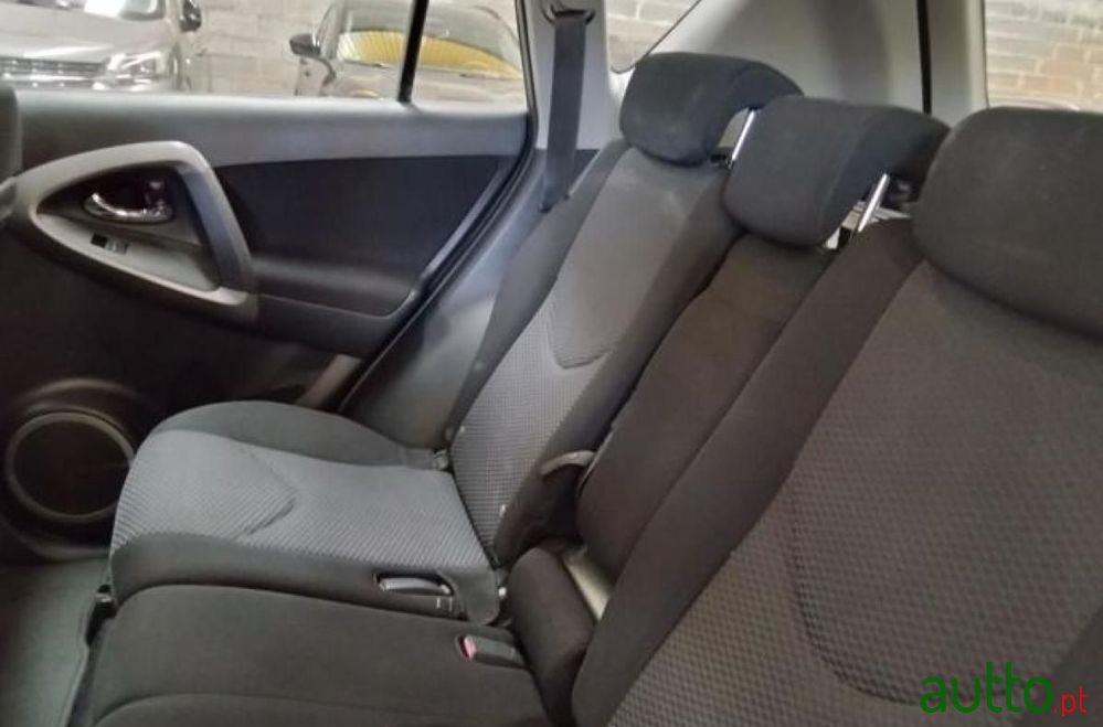 2006' Toyota RAV4 2.2 D-4D photo #3