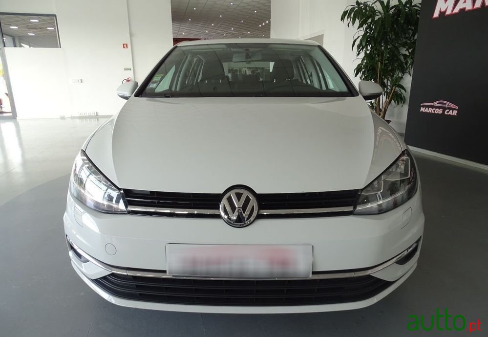 2017' Volkswagen Golf photo #2