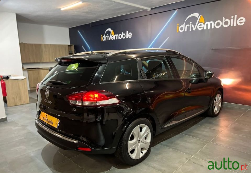 2015' Renault Clio Sport Tourer photo #5